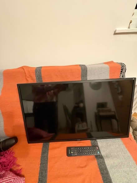 Photo of free Technika 32 inch tv (Dormansland RH7) #3