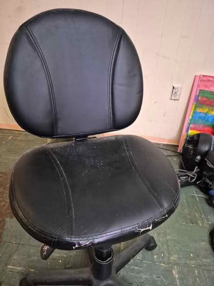 Photo of free office chair (20817) #1