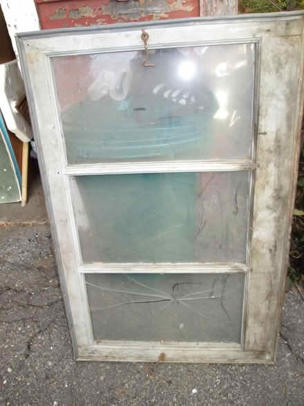 Photo of free old, dirty window (Old Ottawa South) #1