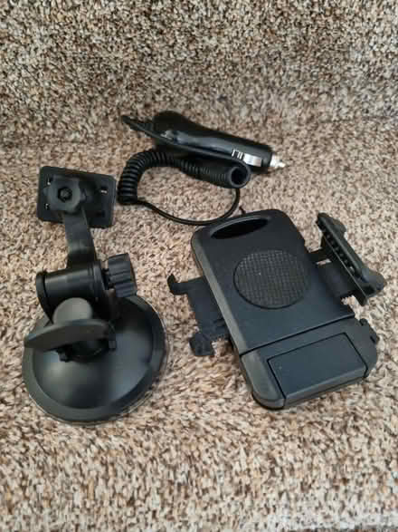 Photo of free Car windscreen phone holder (Salph End MK41) #1