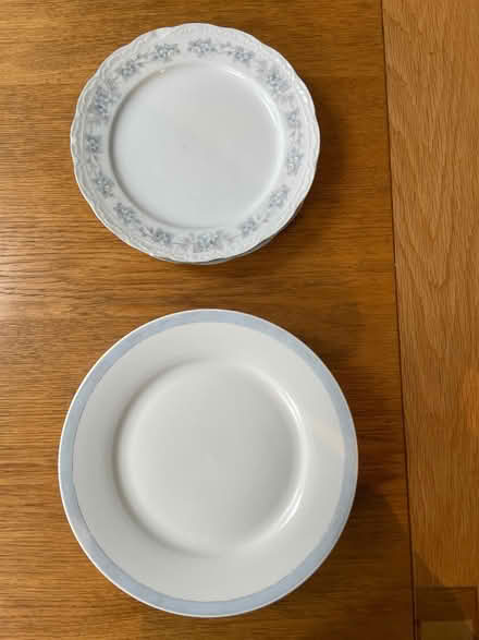 Photo of free 7 dinner plates (Norbiton KT2) #1