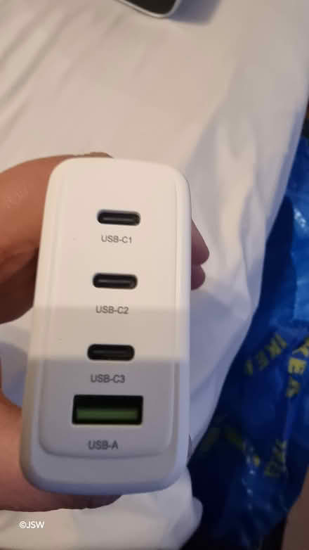 Photo of free 4 port 100 watt charger (Colindale NW9) #2