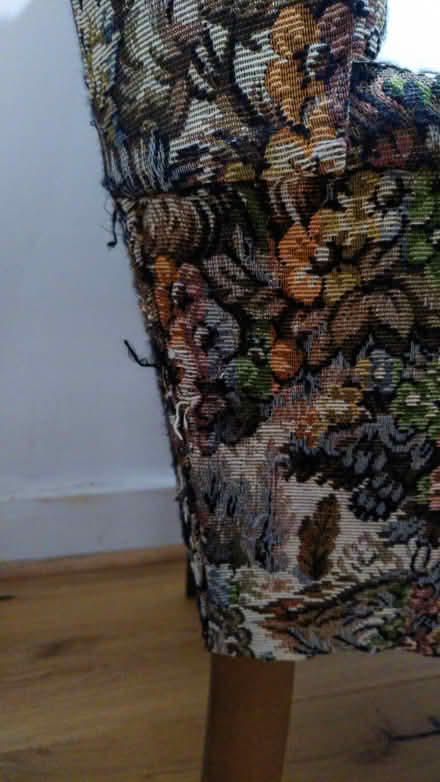 Photo of free Retro armchair in floral print (Lea Bridge, E178H) #3