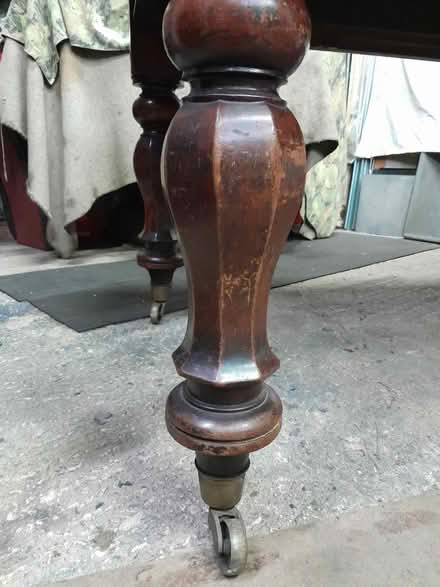 Photo of free Extending Mahogany Dining Table (IP1) #2