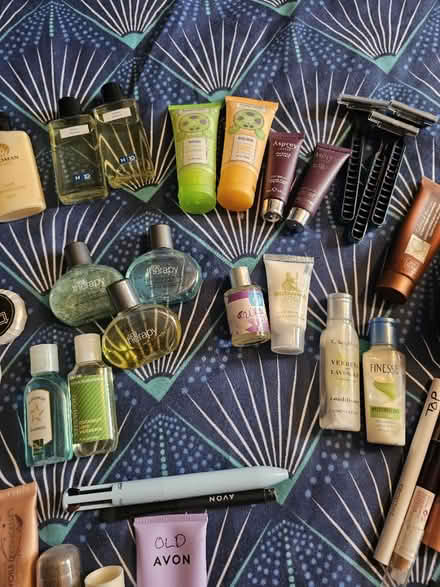 Photo of free Cosmetics/Hair & Soap Products (BN220UQ) #2