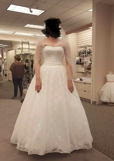 Photo of free Wedding dress, David’s bridal (River north) #1