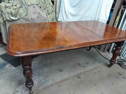 Photo of free Extending Mahogany Dining Table (IP1) #1