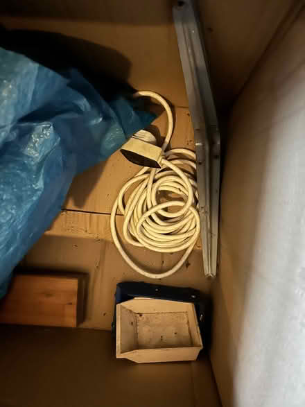 Photo of free Garden Netting, bags, shed brackets and plant food (Richmond TW10) #3