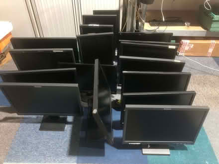 Photo of free Lot of 17 x Computer Monitors (Great Western Park OX11) #1