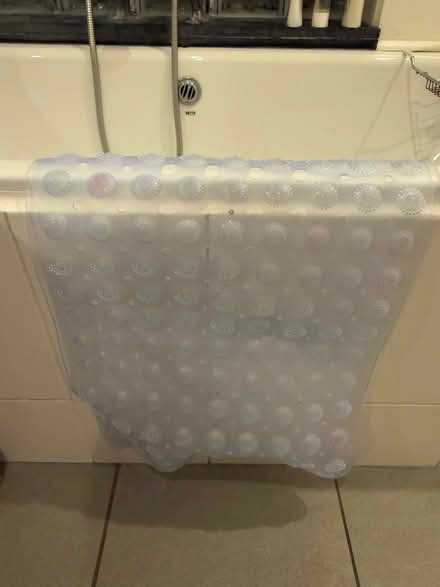 Photo of free Non-slip bath mat (East Dulwich SE22) #2