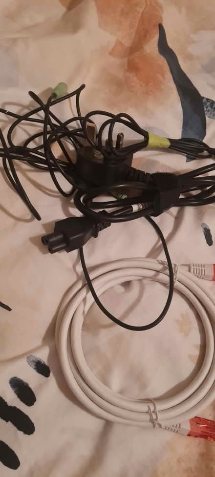 Photo of free A selection of cables (Stroud Green N4) #4