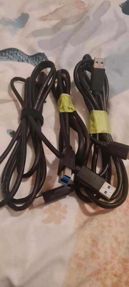 Photo of free A selection of cables (Stroud Green N4) #1