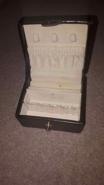 Photo of free Mini Travel Jewellery Case (Cressex HP12) #2