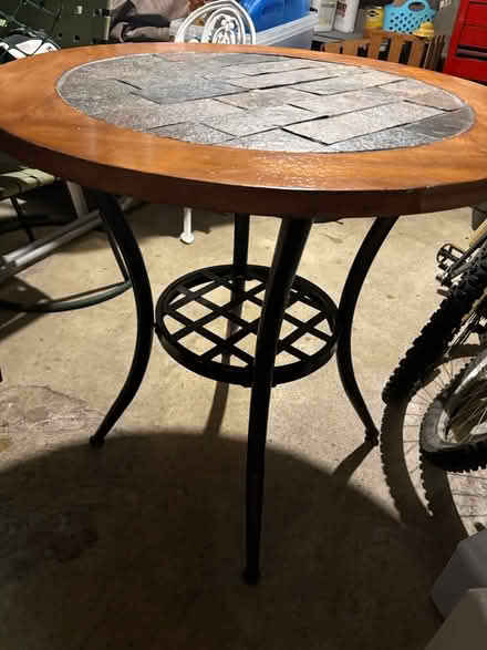 Photo of free Round side table (Mt Lookout/Hyde Park) #1