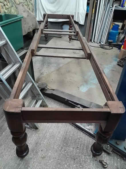 Photo of free Extending Mahogany Dining Table (IP1) #3