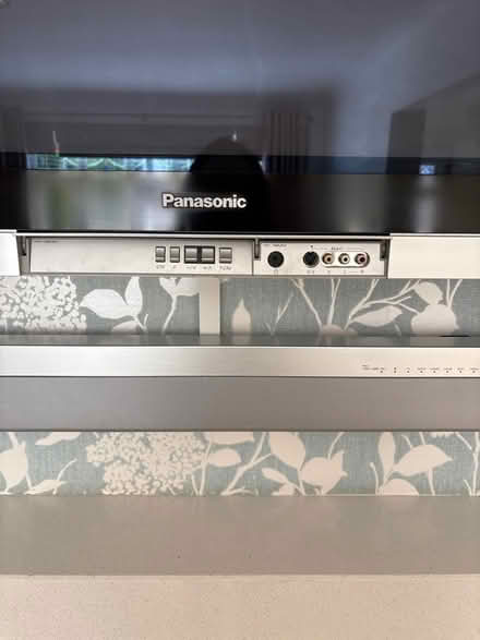 Photo of free Panasonic viera tv 42 inch with soundbar (Dunstable LU6) #3
