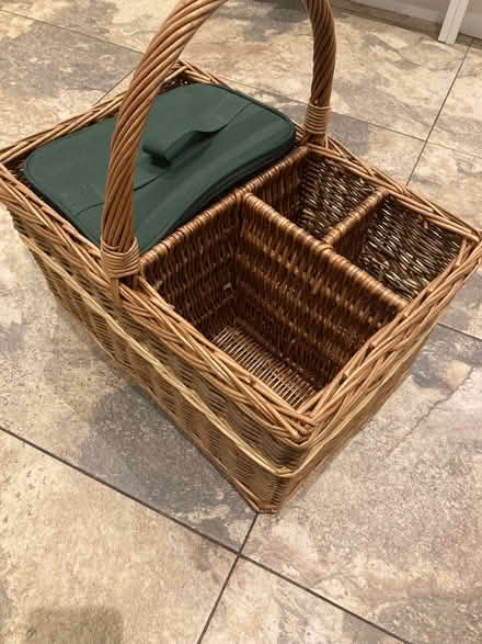 Photo of free Wicker hamper (Hampton Hill TW11) #1