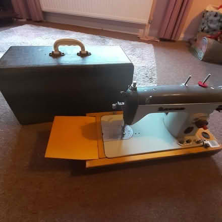Photo of free Vintage electric sewing machine (Livingston EH54) #2
