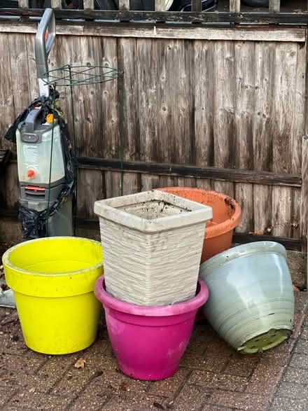 Photo of free Assorted pots (St albans) #1