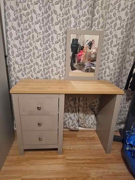 Photo of free dressing table (Roehampton) #1