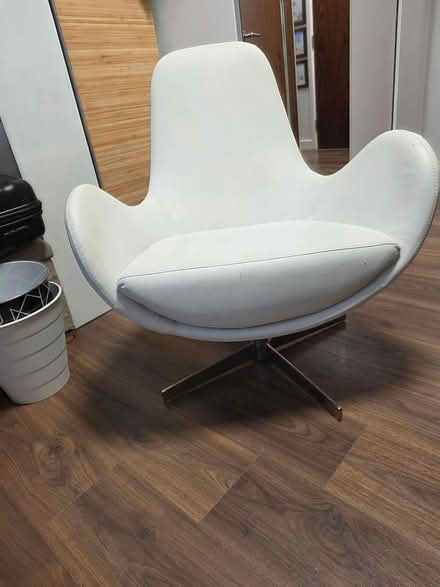 Photo of free White faux leather swivel chair (E10 5SW) #1