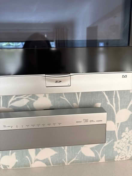 Photo of free Panasonic viera tv 42 inch with soundbar (Dunstable LU6) #4