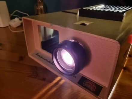 Photo of free Vintage Triumph Slide Projector (Mile End E3) #1