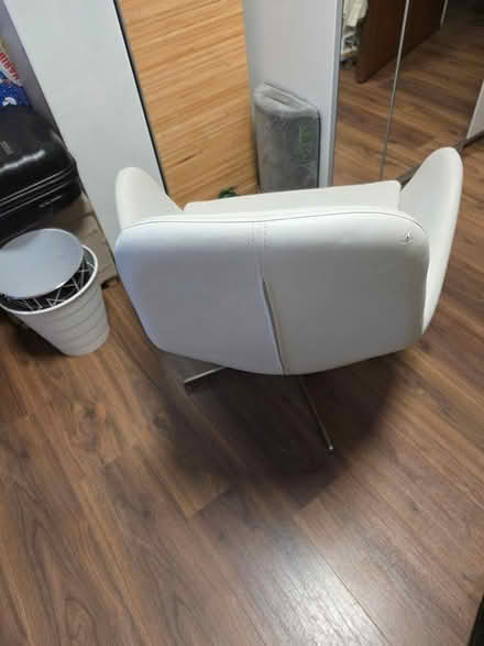 Photo of free White faux leather swivel chair (E10 5SW) #3