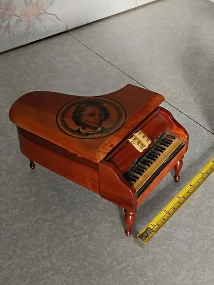 Photo of free Vintage piano music box (Sutton SS4) #2