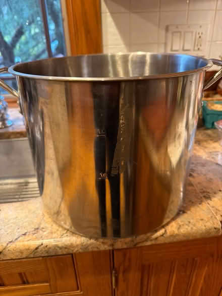 Photo of free Very large pot (Metuchen NJ) #1