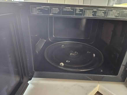 Photo of free Large Samsung 1000w Microwave (SN25 Blunsdon) #2