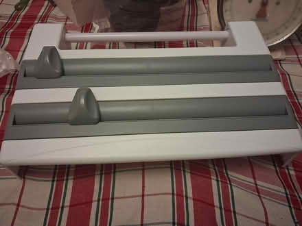 Photo of free kitchen roll holder & dispenser (LU2, Luton) #1