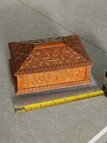 Photo of free Vintage music box, wooden with 'carved' flowers/leaves (Sutton SS4) #1