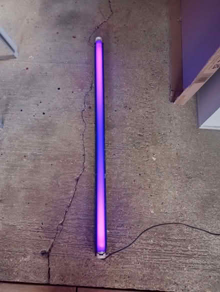 Photo of free 4 ft fluorescent fitting and two UV black/blue tubes (Clapham MK41) #1
