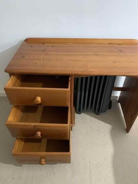 Photo of free Desk (Belvedere) #2
