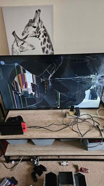Photo of Hisense 43" TV for parts (Surrey Heath GU15) #2