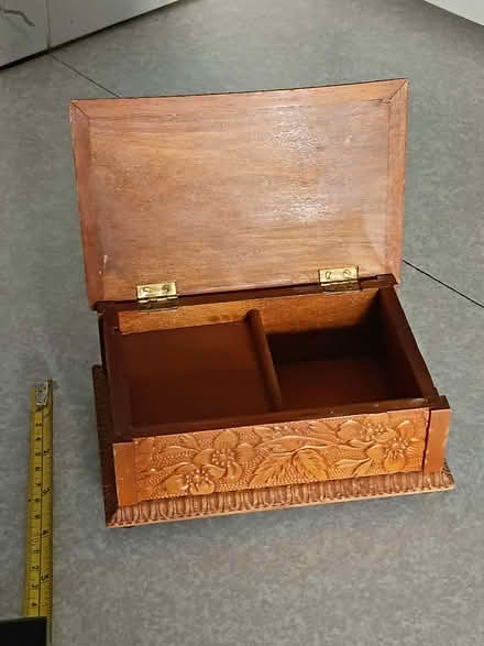 Photo of free Vintage music box, wooden with 'carved' flowers/leaves (Sutton SS4) #2