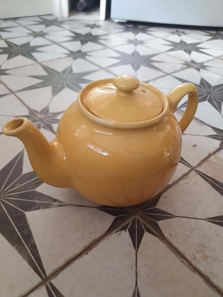 Photo of free Yellow teapot (Rotherhithe SE16) #1