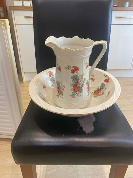 Photo of free Wash bowl and jug (Billericay CM12) #1