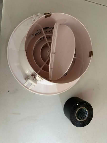 Photo of free white ceiling duct diffuser (aspendale gardens) #2