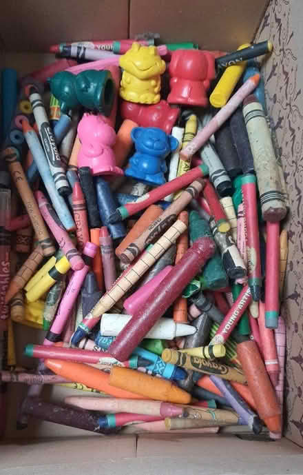 Photo of free Box of crayons (Box GL6) #1