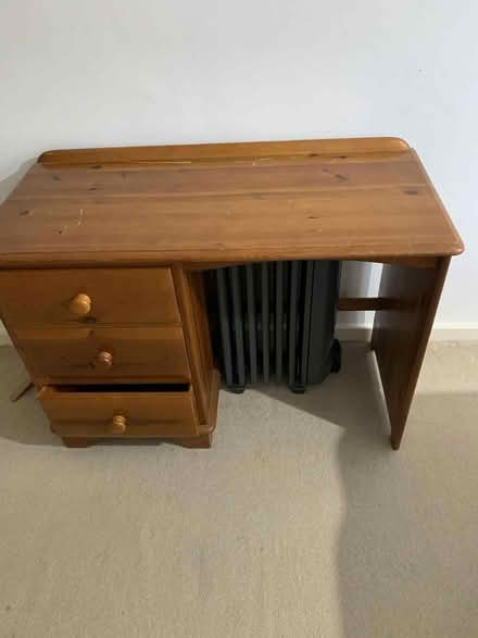 Photo of free Desk (Belvedere) #1