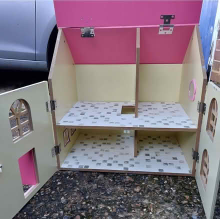 Photo of free Dolls house (Reading RG1) #2
