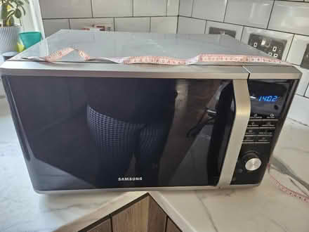 Photo of free Large Samsung 1000w Microwave (SN25 Blunsdon) #1