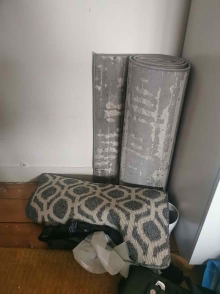Photo of free rug runner (Haggerston E8) #1