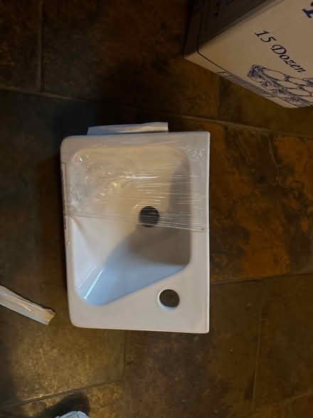 Photo of free Small Sink - new (Cumnor OX2) #1