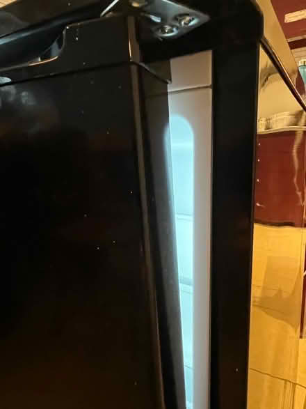 Photo of free Working fridge BUT top door hinge broken (West Oxfordshire OX28) #4