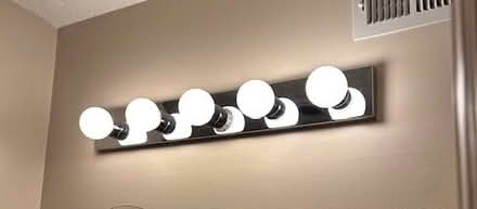 Photo of free 6 Bulb Vailty Light 36" (20876) #1