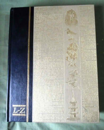 Photo of free A-Z in two volumes Readers Digest Great Illustrated Dictiona (NW10) #2