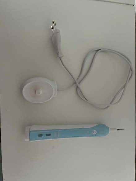 Photo of free Electric toothbrush (Hillcliffe WA4) #1